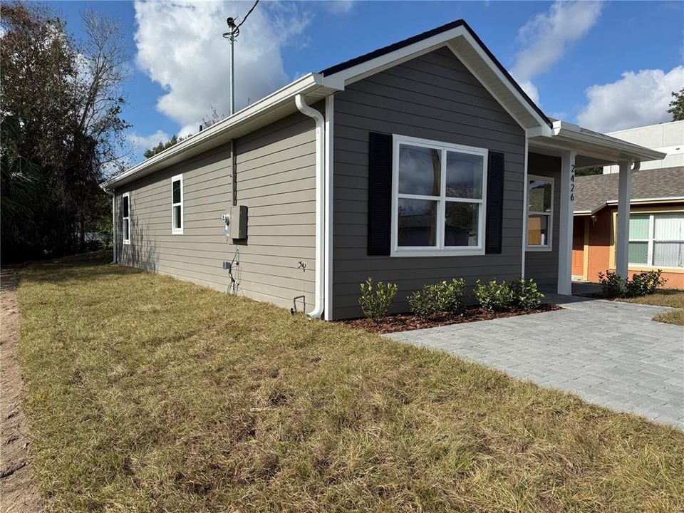 For Sale: $282,900 (2 beds, 2 baths, 1070 Square Feet)