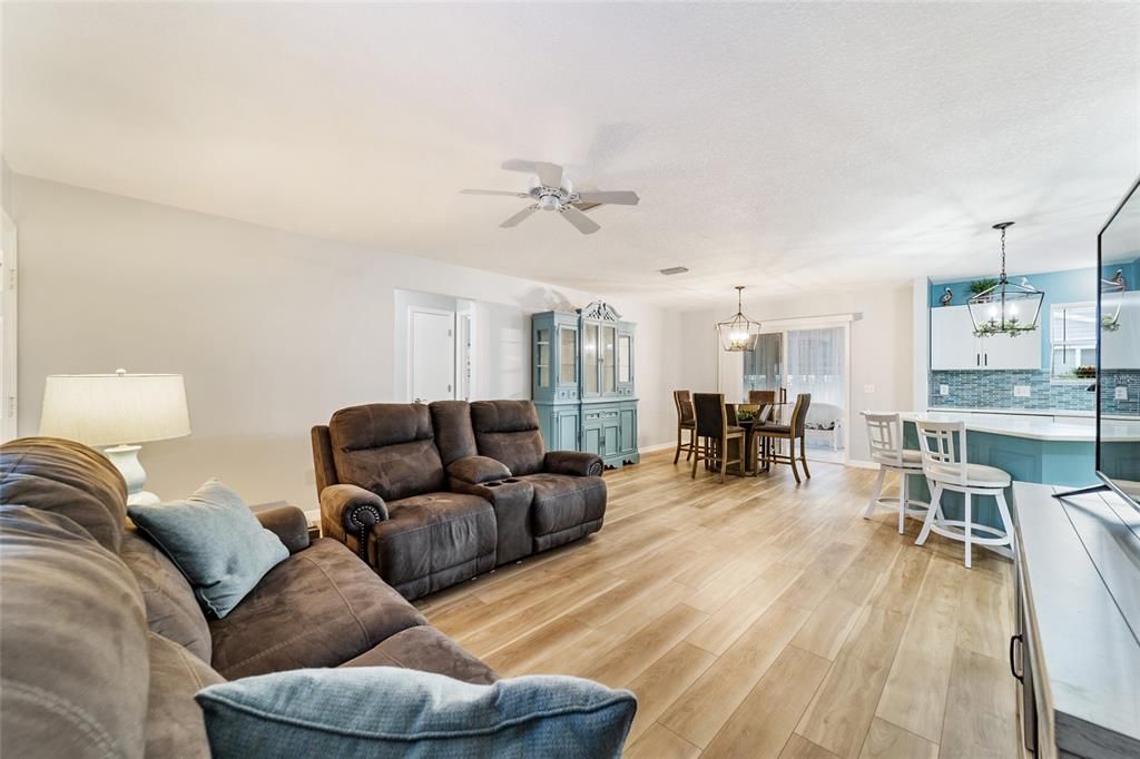 For Sale: $365,000 (3 beds, 2 baths, 1392 Square Feet)