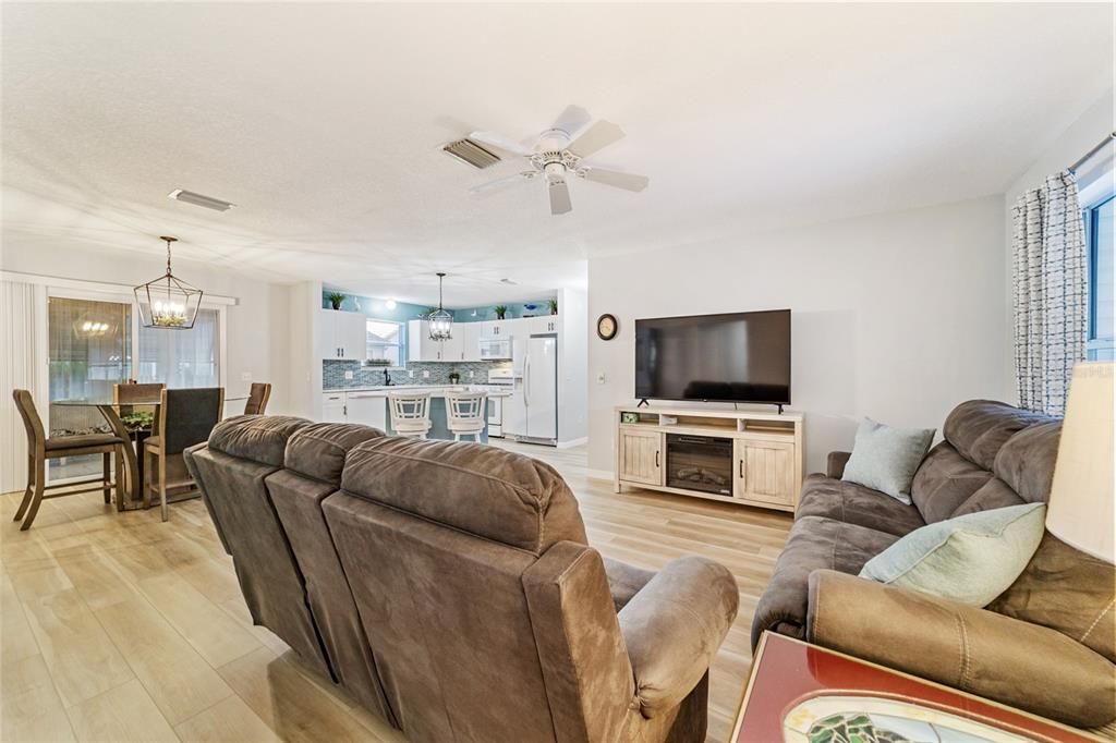 For Sale: $365,000 (3 beds, 2 baths, 1392 Square Feet)