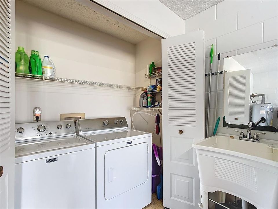 For Sale: $225,000 (2 beds, 2 baths, 1419 Square Feet)