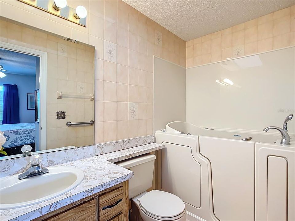 For Sale: $225,000 (2 beds, 2 baths, 1419 Square Feet)