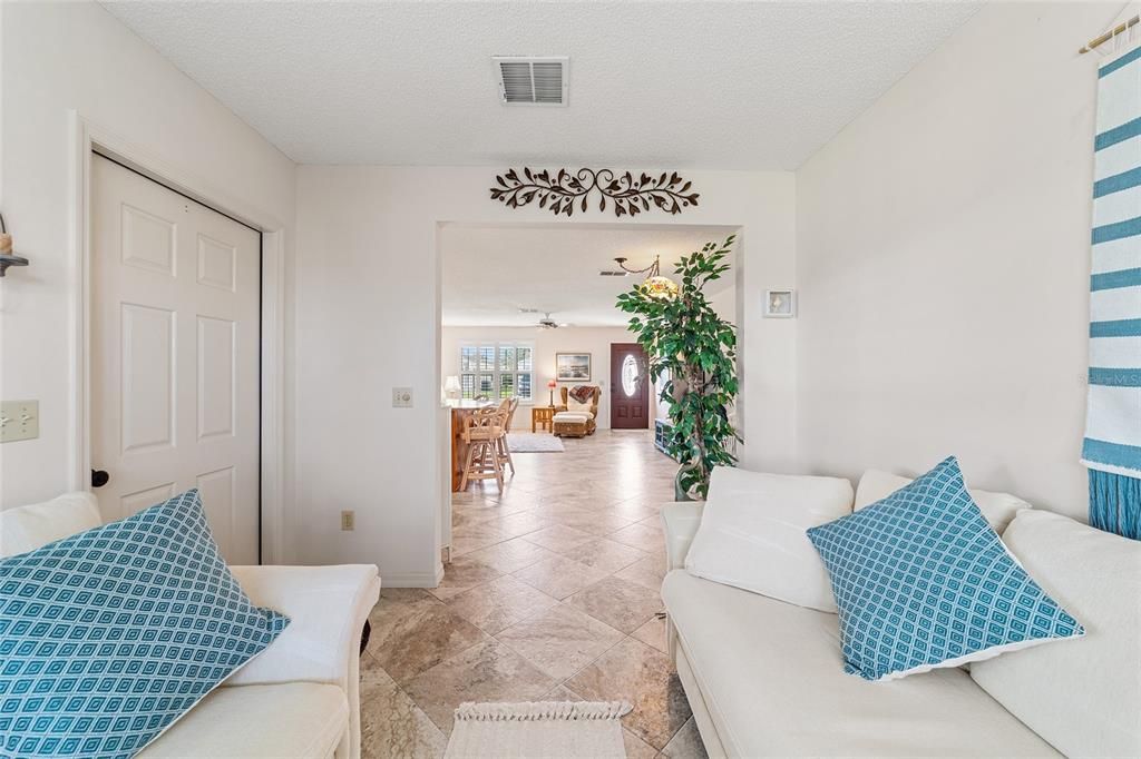 For Sale: $325,000 (2 beds, 2 baths, 1268 Square Feet)