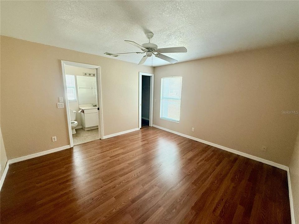 For Rent: $1,900 (3 beds, 2 baths, 1124 Square Feet)