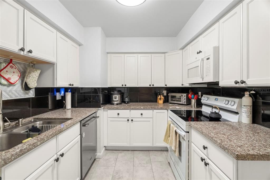 For Sale: $399,900 (3 beds, 2 baths, 1768 Square Feet)