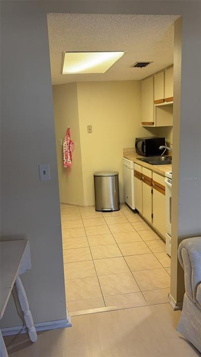 For Sale: $205,000 (2 beds, 2 baths, 915 Square Feet)