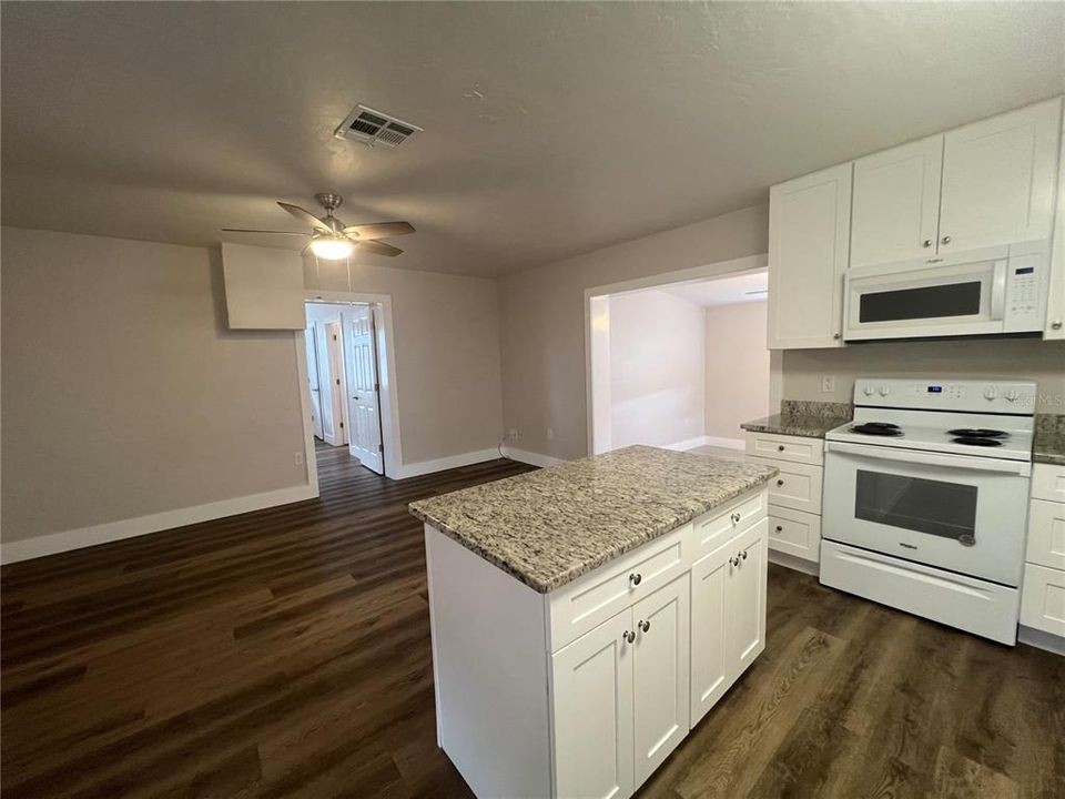 For Rent: $1,700 (2 beds, 2 baths, 990 Square Feet)