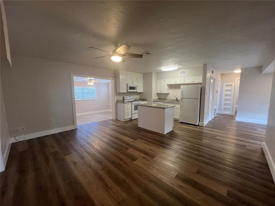 For Rent: $1,700 (2 beds, 2 baths, 990 Square Feet)