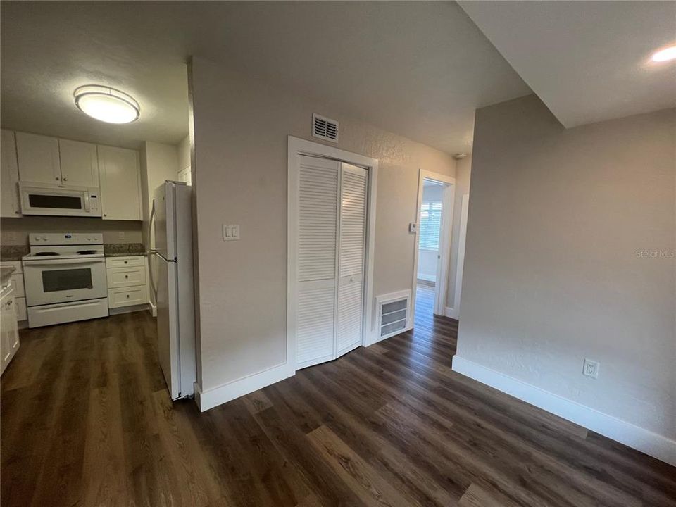 For Rent: $1,700 (2 beds, 2 baths, 990 Square Feet)