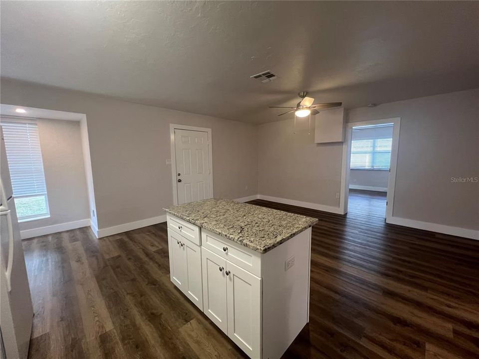 For Rent: $1,700 (2 beds, 2 baths, 990 Square Feet)