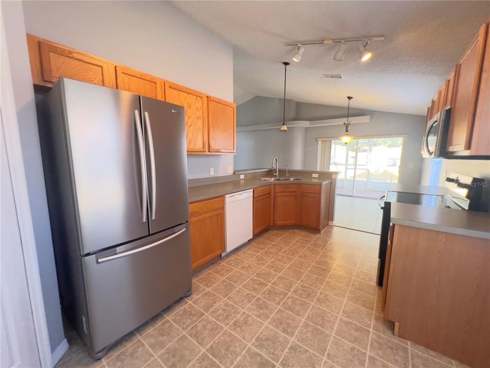 For Rent: $1,995 (3 beds, 2 baths, 1326 Square Feet)