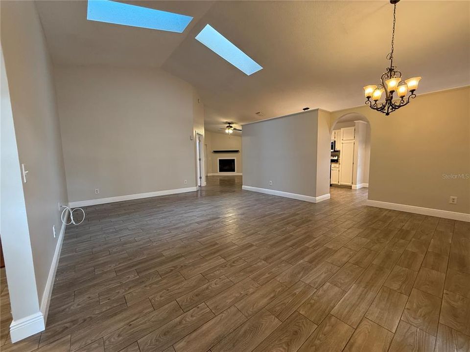 For Rent: $2,800 (3 beds, 2 baths, 1556 Square Feet)