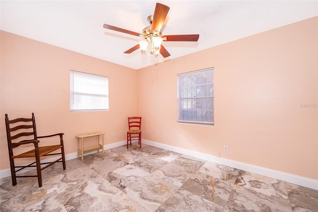 For Sale: $329,900 (2 beds, 1 baths, 1054 Square Feet)