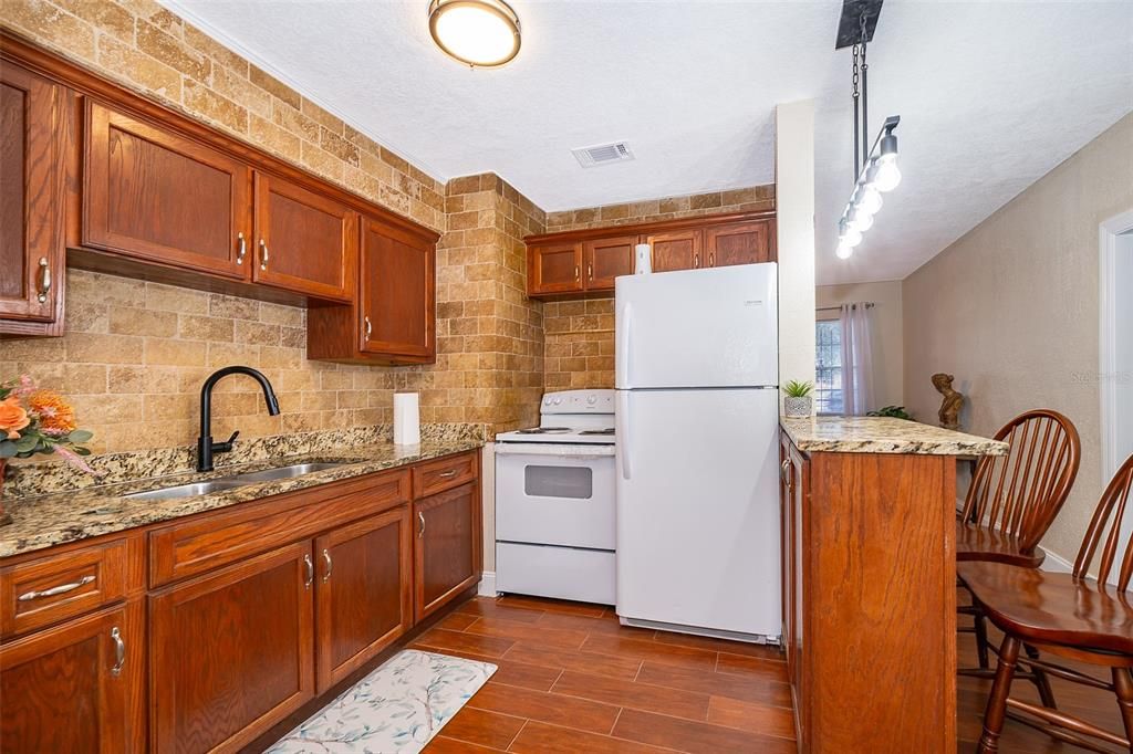 For Sale: $329,900 (2 beds, 1 baths, 1054 Square Feet)