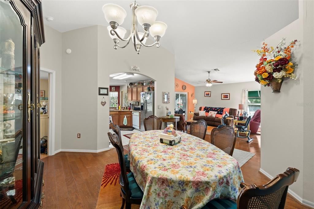 For Sale: $349,000 (3 beds, 2 baths, 1564 Square Feet)