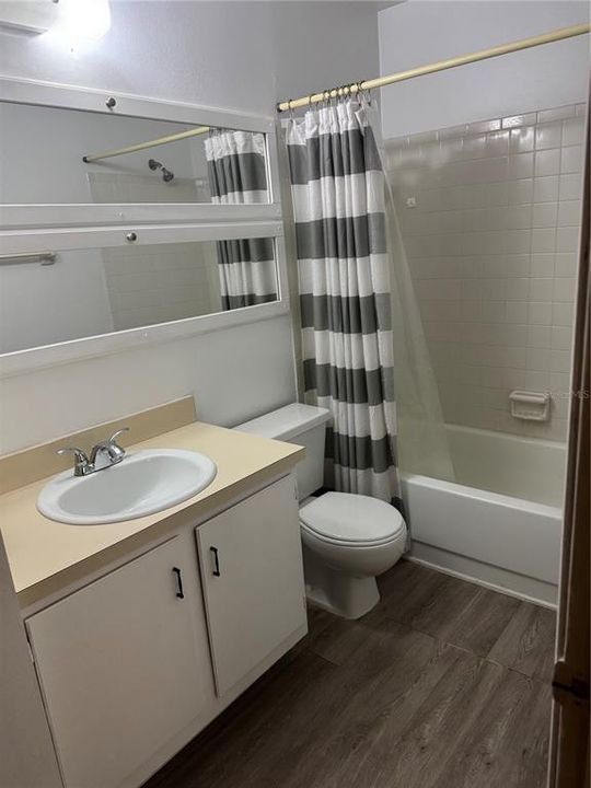 Second Connecting Bathroom