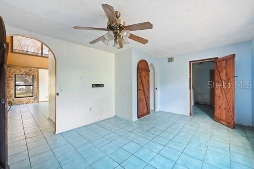 For Sale: $345,000 (3 beds, 2 baths, 2016 Square Feet)