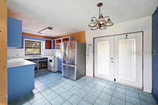 For Sale: $345,000 (3 beds, 2 baths, 2016 Square Feet)