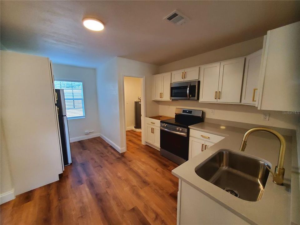 For Sale: $265,000 (3 beds, 1 baths, 1032 Square Feet)