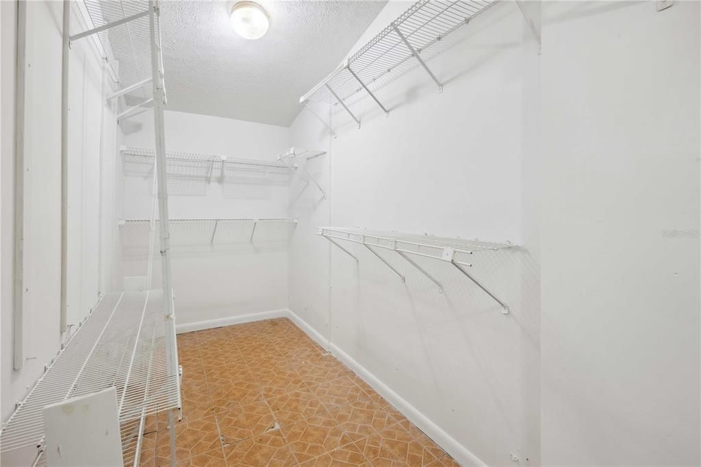 Active With Contract: $342,500 (4 beds, 3 baths, 2114 Square Feet)