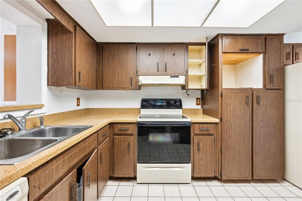 Active With Contract: $342,500 (4 beds, 3 baths, 2114 Square Feet)