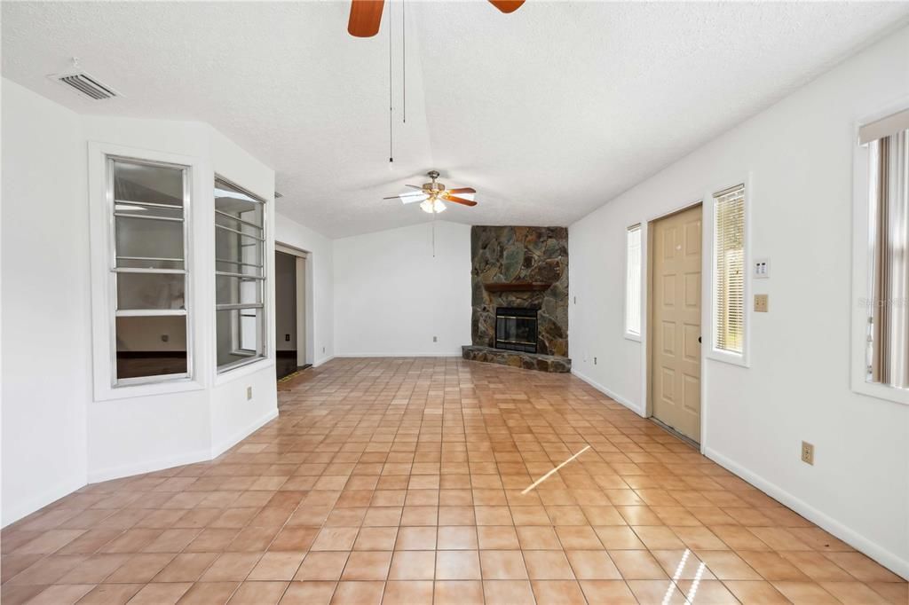 Active With Contract: $342,500 (4 beds, 3 baths, 2114 Square Feet)