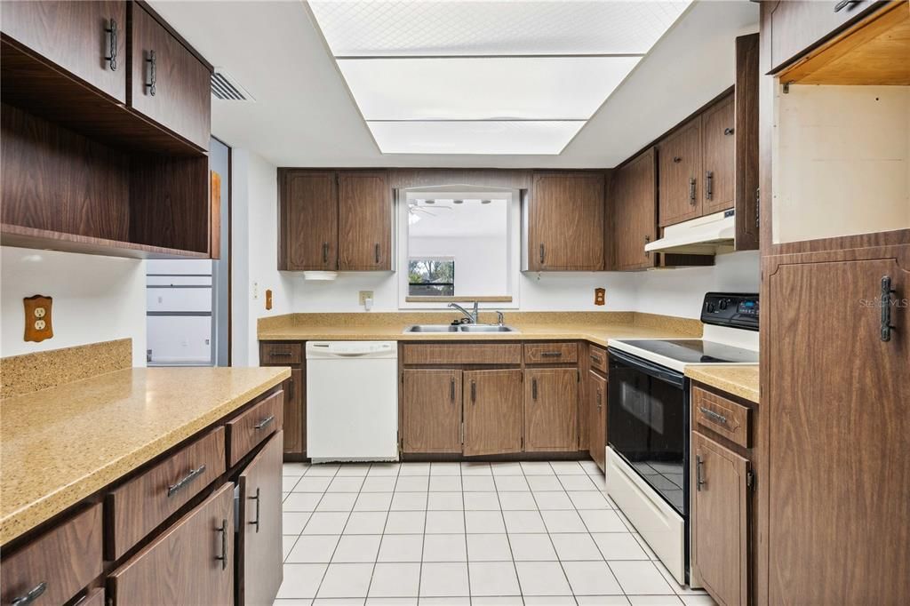 Active With Contract: $342,500 (4 beds, 3 baths, 2114 Square Feet)