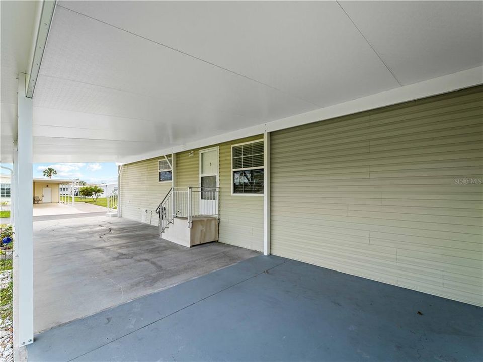 Driveway/carport