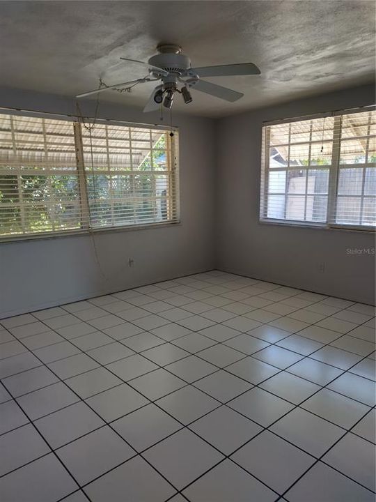 For Rent: $1,600 (2 beds, 1 baths, 1008 Square Feet)