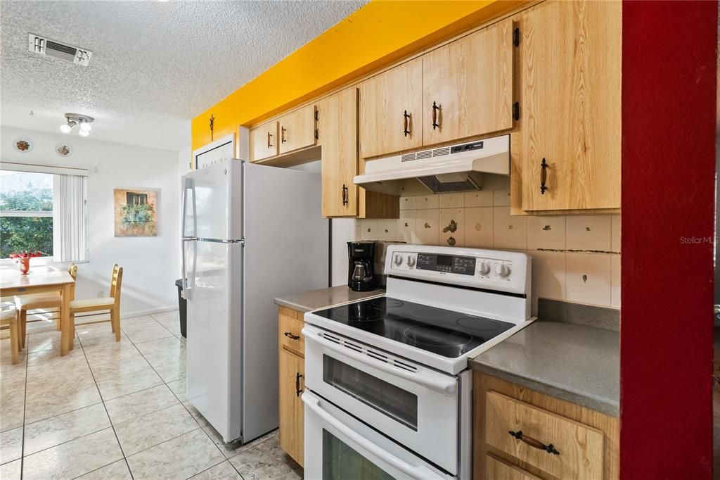 For Sale: $250,000 (2 beds, 2 baths, 1377 Square Feet)