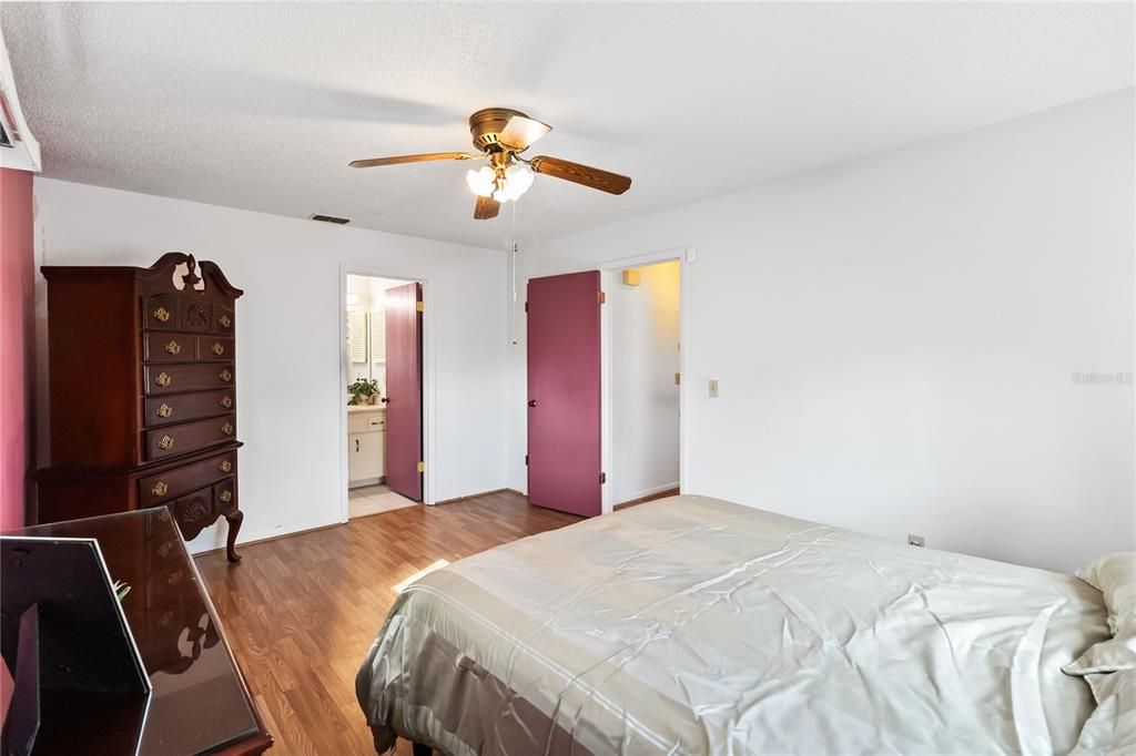 For Sale: $250,000 (2 beds, 2 baths, 1377 Square Feet)