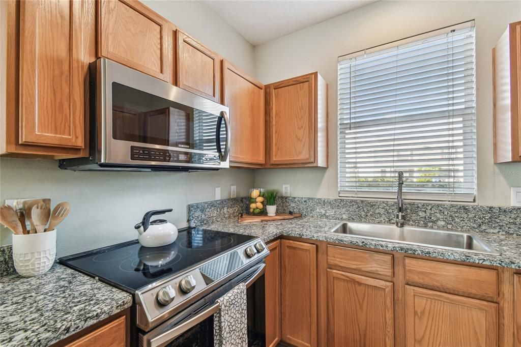 For Sale: $293,000 (2 beds, 1 baths, 1252 Square Feet)