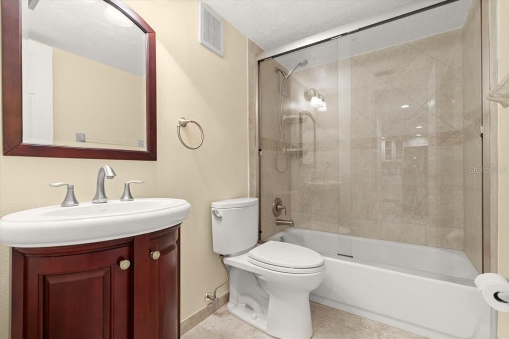 For Sale: $330,000 (2 beds, 2 baths, 1352 Square Feet)