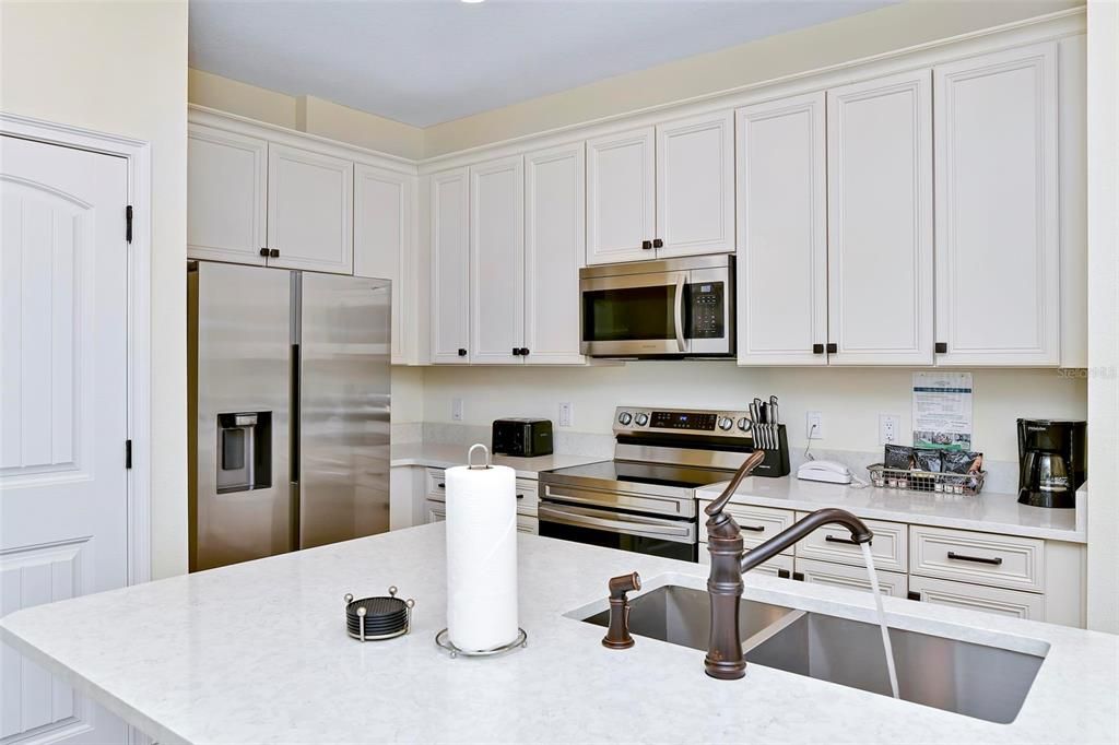 For Sale: $350,000 (2 beds, 2 baths, 1380 Square Feet)