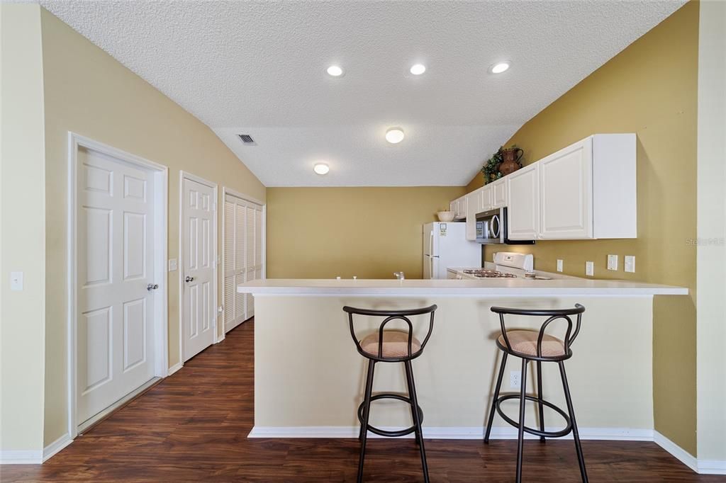 For Sale: $269,950 (2 beds, 2 baths, 1156 Square Feet)