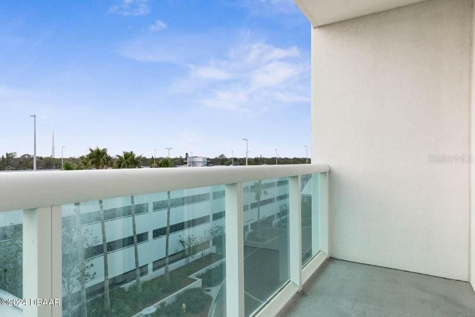 En Venta: $400,000 (3 camas, 3 baños, 2079 Pies cuadrados)