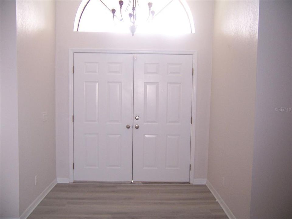 For Rent: $2,400 (3 beds, 2 baths, 2198 Square Feet)