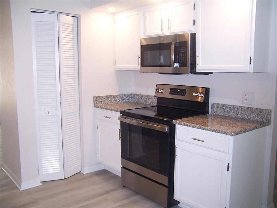 For Rent: $2,400 (3 beds, 2 baths, 2198 Square Feet)