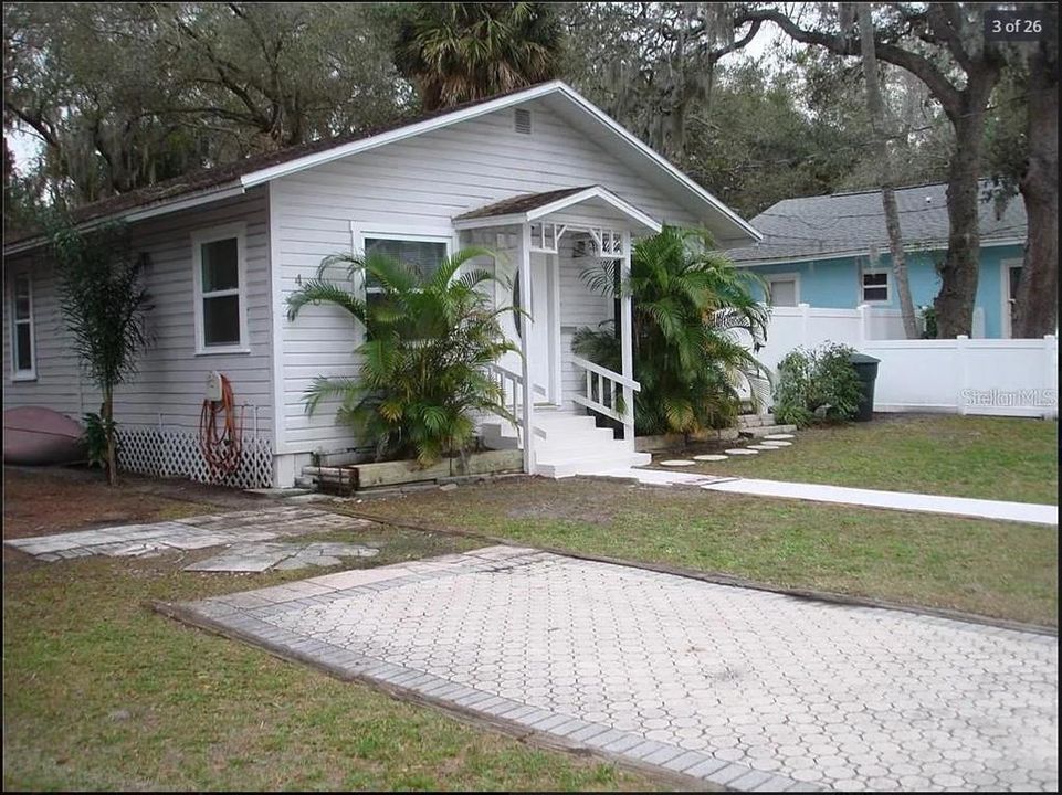 For Sale: $500,000 (4 beds, 2 baths, 1362 Square Feet)