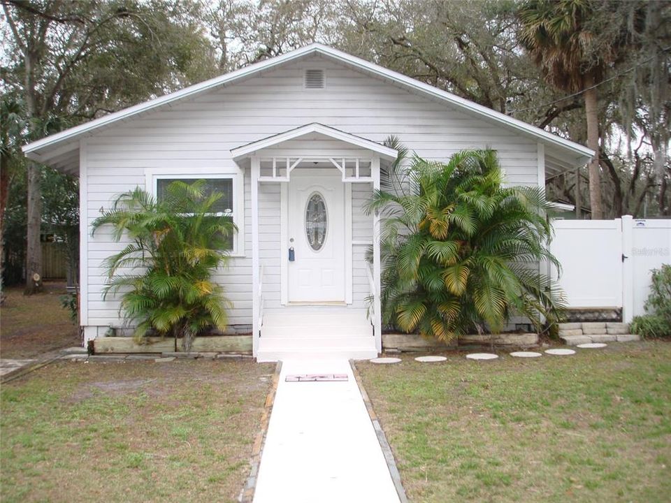 For Sale: $500,000 (4 beds, 2 baths, 1362 Square Feet)