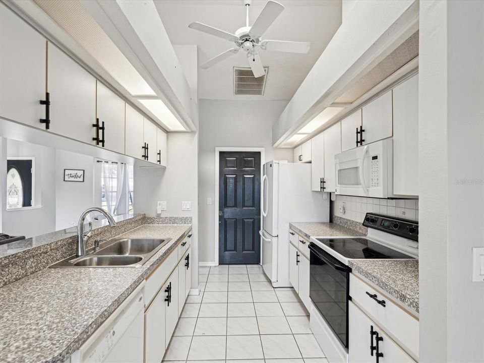 For Sale: $265,000 (3 beds, 2 baths, 1467 Square Feet)