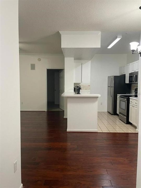 For Rent: $2,000 (2 beds, 2 baths, 1041 Square Feet)