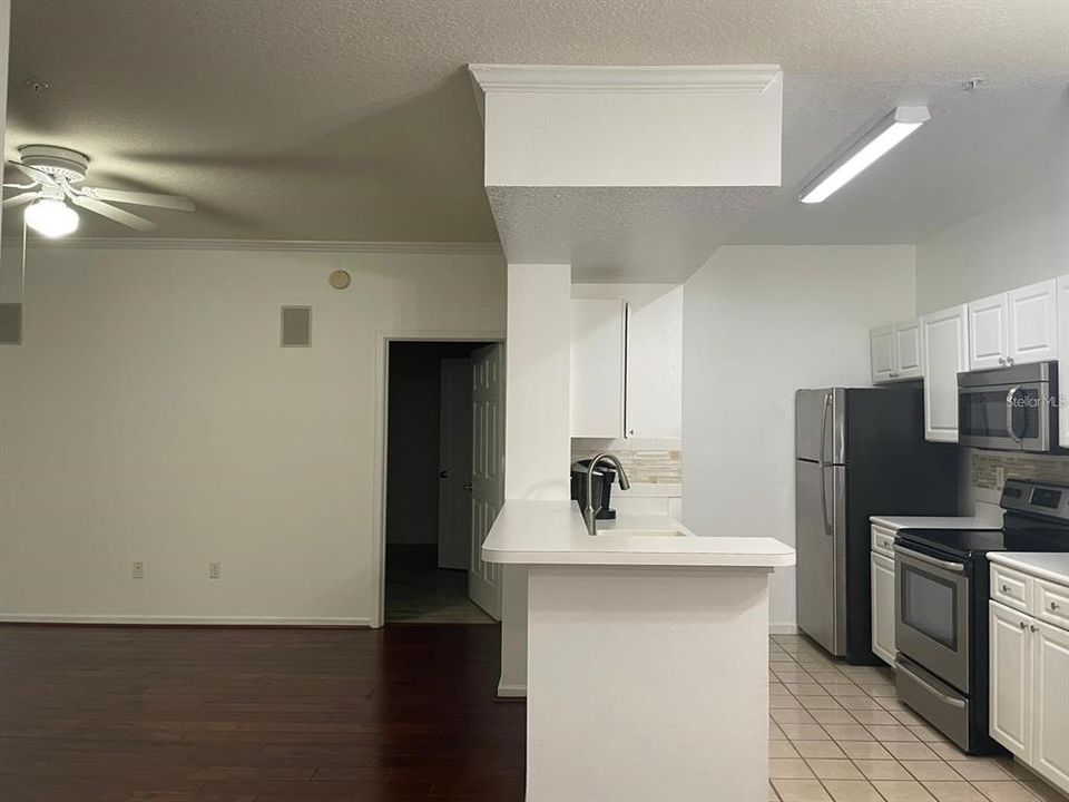 For Rent: $2,000 (2 beds, 2 baths, 1041 Square Feet)