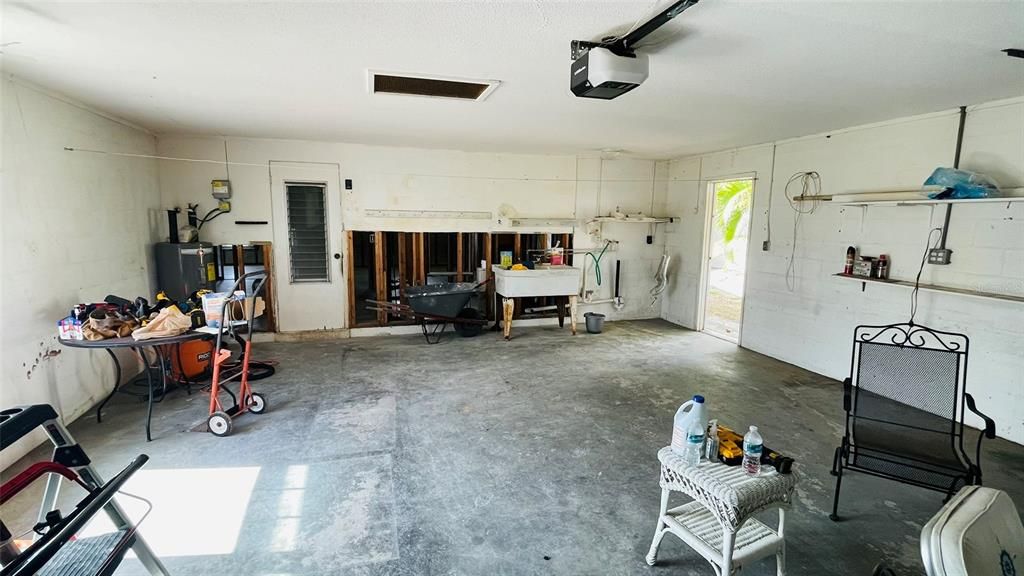 Garage Area (23Wx24D)