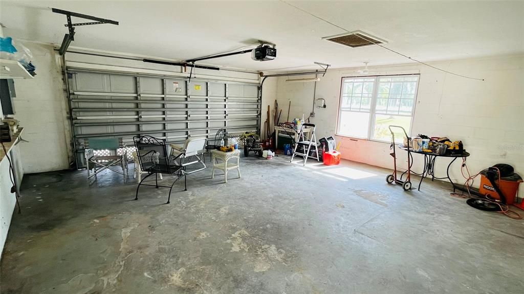 2 Car Garage (23Wx24D)