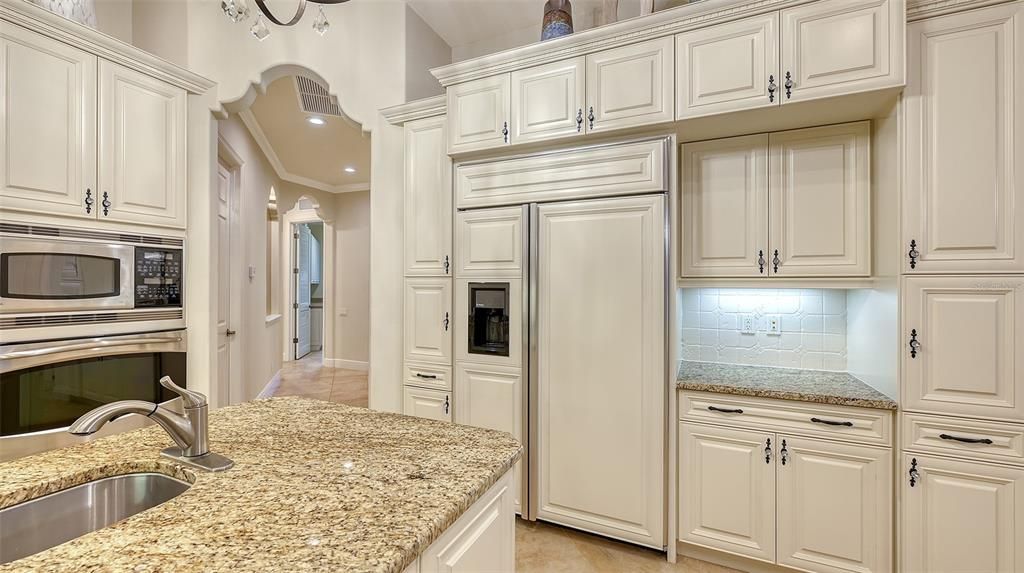 Terrific cabinet space is here, helping you to organize your kitchen