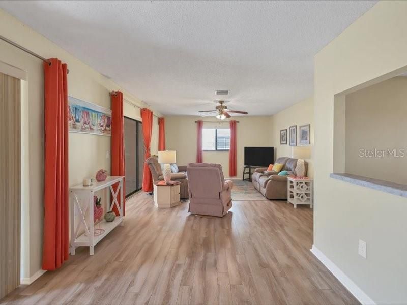 For Sale: $245,000 (2 beds, 2 baths, 1194 Square Feet)