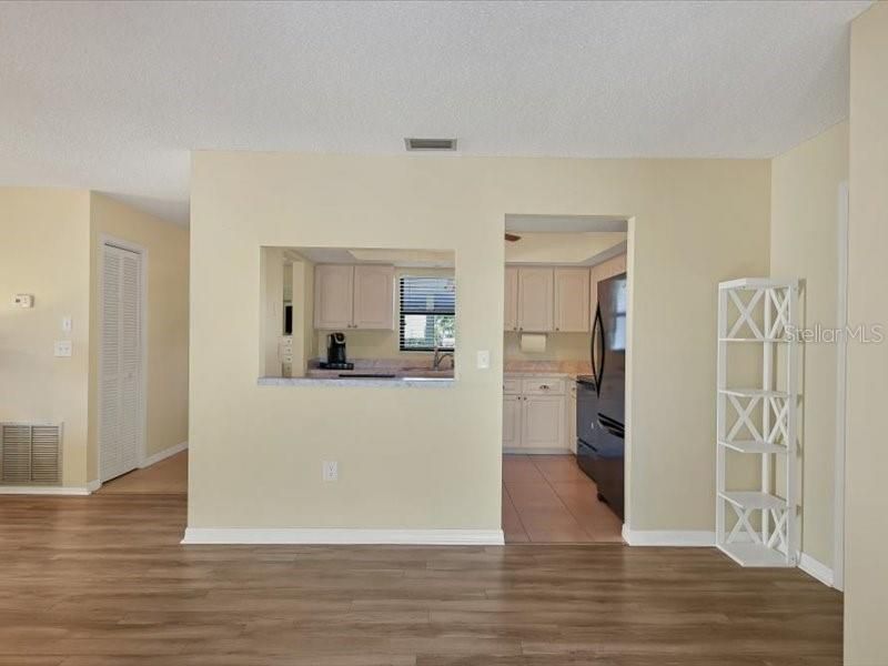 For Sale: $245,000 (2 beds, 2 baths, 1194 Square Feet)