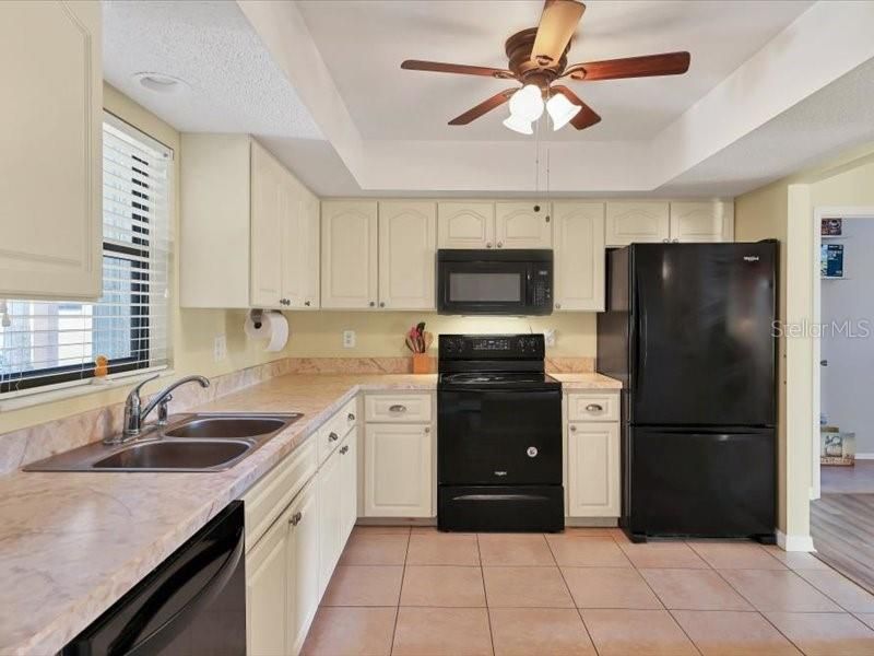 For Sale: $245,000 (2 beds, 2 baths, 1194 Square Feet)