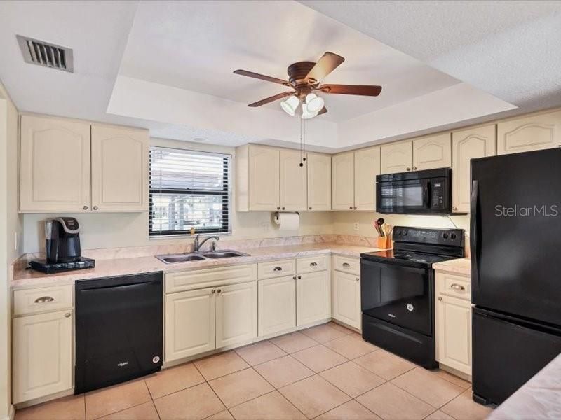 For Sale: $245,000 (2 beds, 2 baths, 1194 Square Feet)