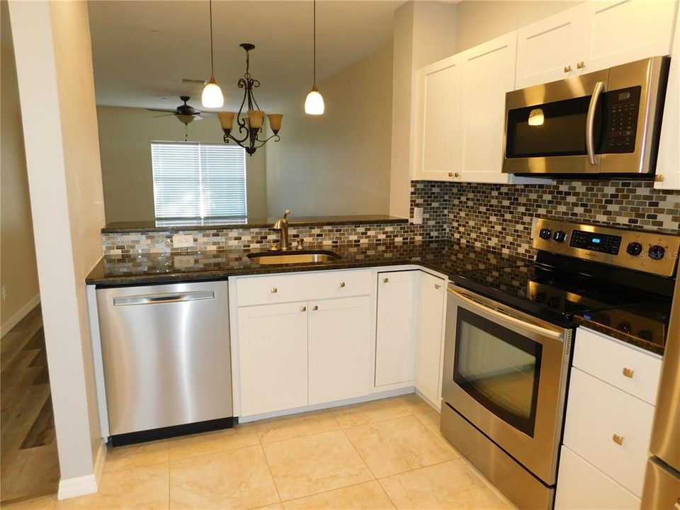 For Sale: $300,000 (2 beds, 2 baths, 1110 Square Feet)